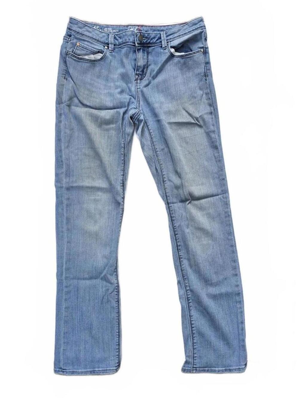 DH3 Mia Jeans, Slouchy Mid Rise, Straight Leg, Light Wash Zipper Close Waist 30
